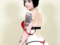 Daisy Sparks y James Deen en delincuentes