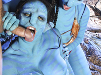 Conseguir una mamada de 2 zorras Avatar (XXX)