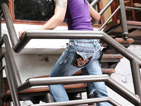 Chica de patineta folla una polla dura