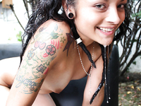 Chica de patineta folla una polla dura