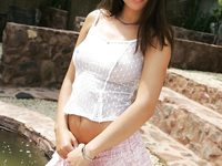 Espalhando as pernas na sombra