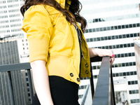 Ashlyn Rae pisca seus seios nus