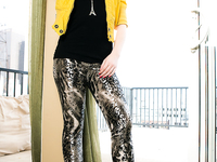 Ashlyn Rae pisca seus seios nus