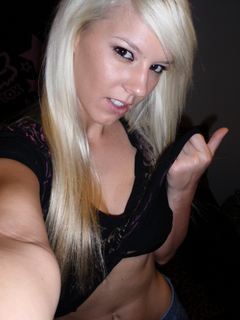 Sexy Rubia toma Selfpics xxx 2