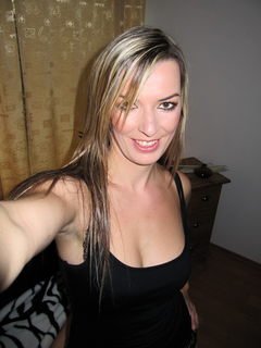 Sexy Babe shows her Hot Body